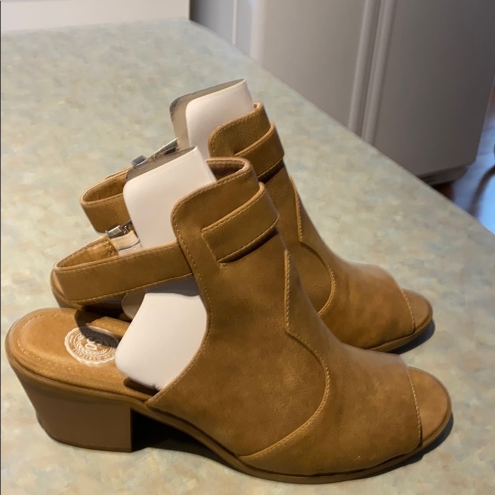 Women’s shorts leather booties